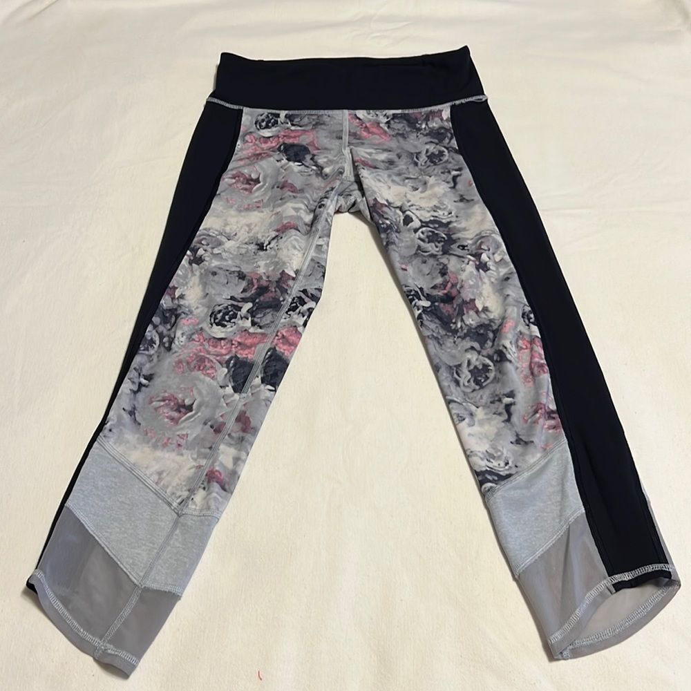 Lululemon If You’re Lucky Capri Size Four - Picture 3 of 9